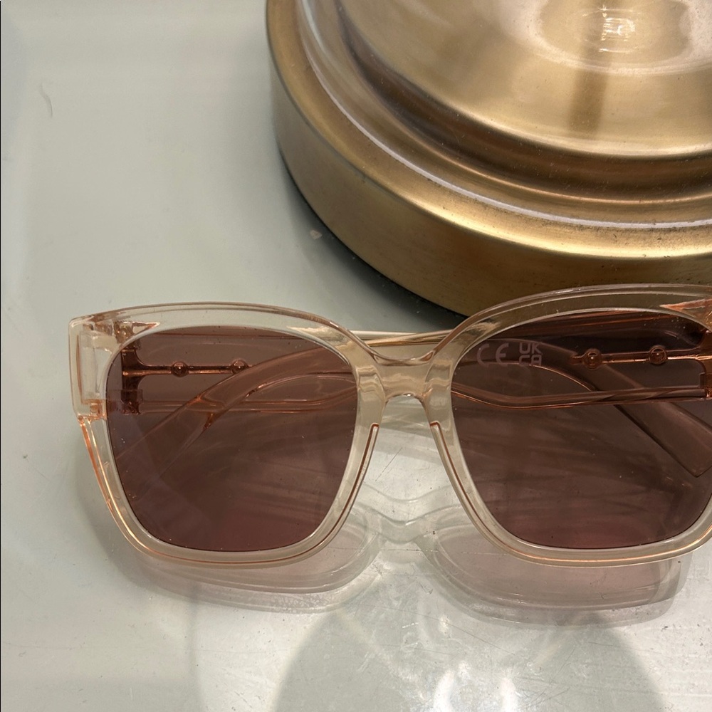 Stylish fit over Sunglasses